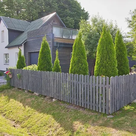 With Private Garden And Large Balcony Lejlighed