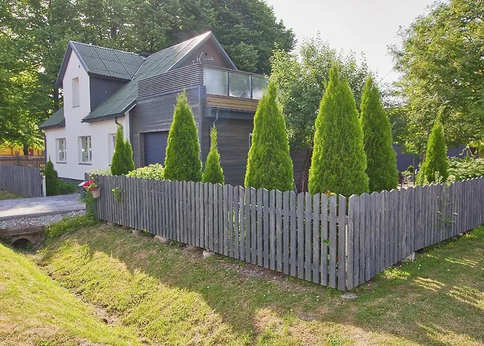 With Private Garden And Large Balcony Lejlighed